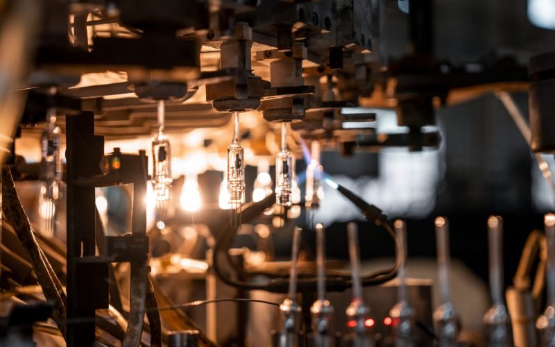 Evacuating& Filling the Pressed Bulb